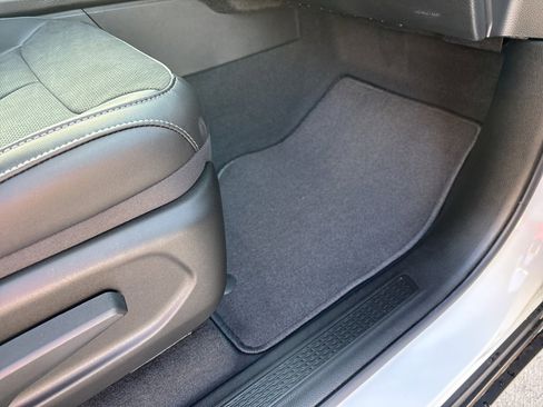 New 2025 Jeep Grand Cherokee Altitude image 28