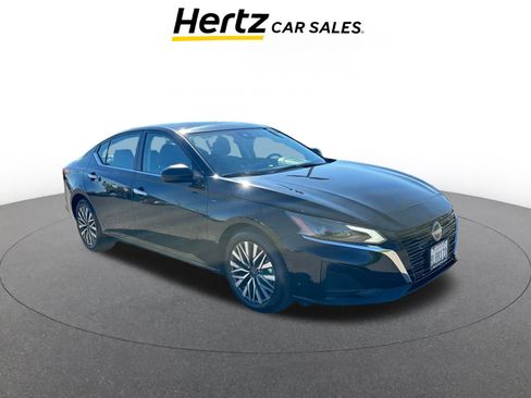 Used 2024 Nissan Altima 2.5 SV image 1