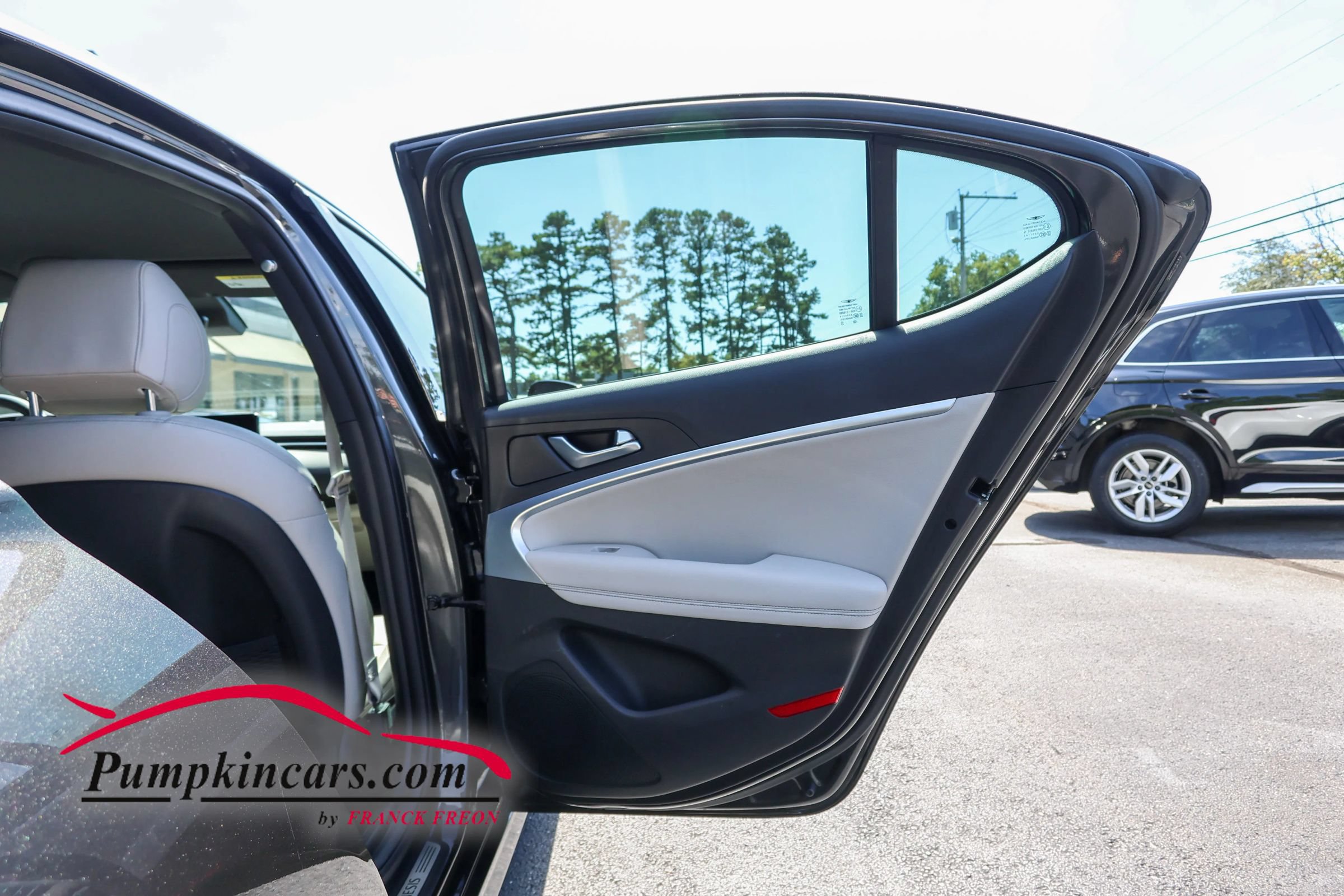 Used 2023 Genesis G70 2.0T RWD image 24