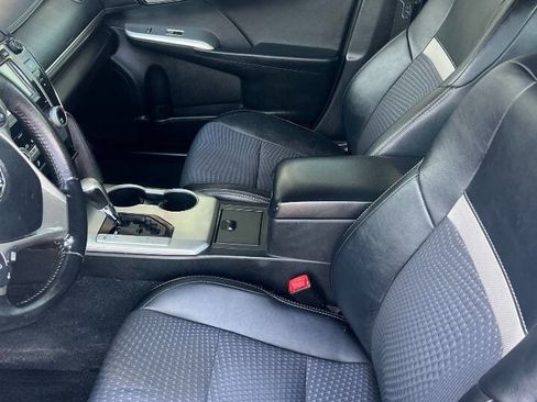 Used 2014 Toyota Camry SE w/ Protection Package image 8