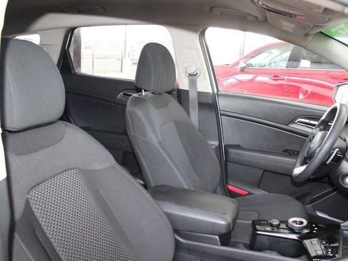 Used 2023 Kia Sportage LX image 40