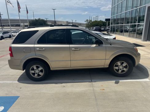 Used 2008 Kia Sorento 4WD image 3