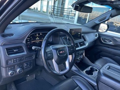 Used 2022 GMC Yukon XL SLT w/ SLT Premium Package image 8