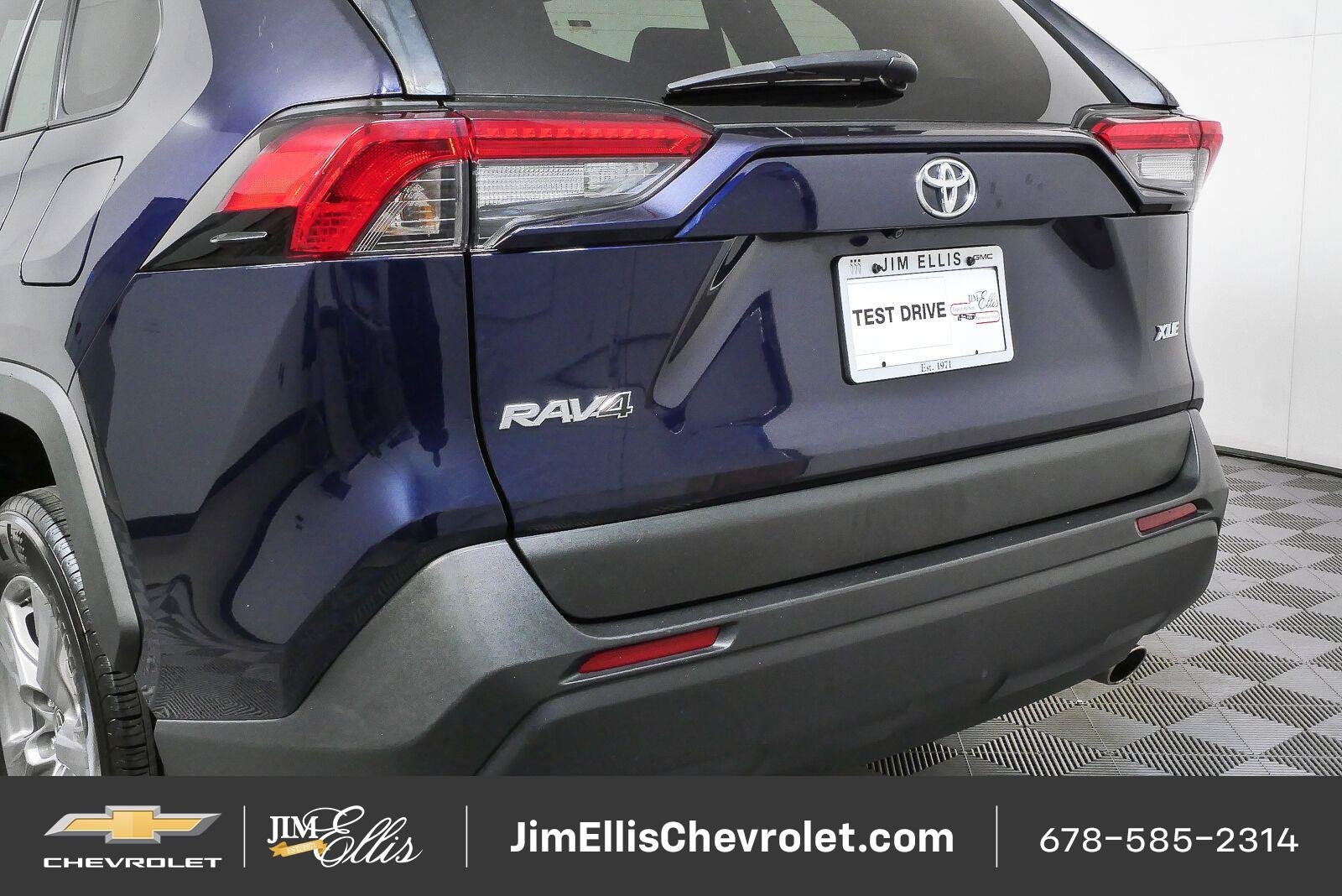 Used 2024 Toyota RAV4 XLE FWD image 35