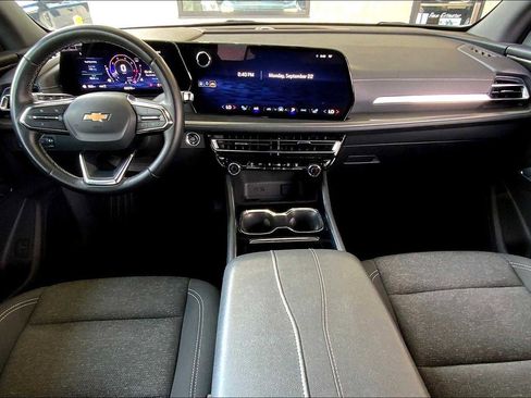Used 2024 Chevrolet Traverse LT image 27