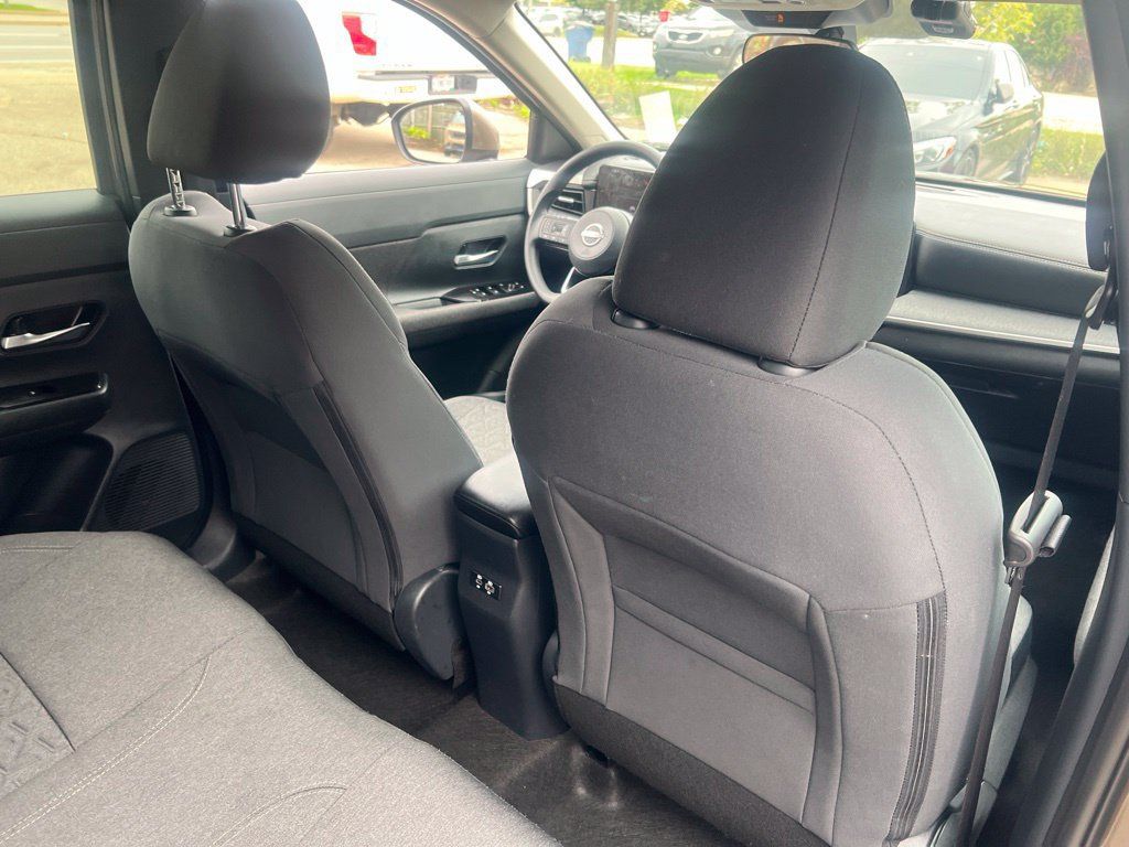 Certified 2025 Nissan Kicks SV w/ Charging Package AWD/4WD image 16