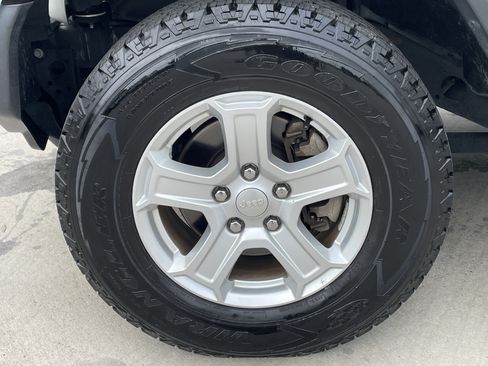 Used 2020 Jeep Wrangler Unlimited Sport S AWD/4WD image 36