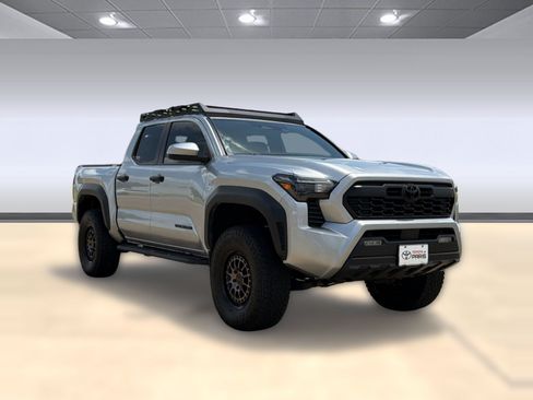 Used 2024 Toyota Tacoma TRD Off-Road AWD/4WD image 7