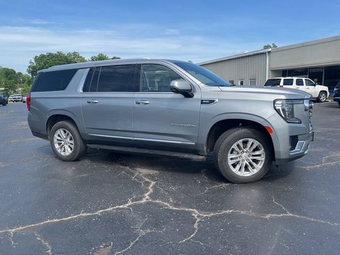 Used 2023 GMC Yukon XL SLT w/ SLT Premium Package AWD/4WD image 2