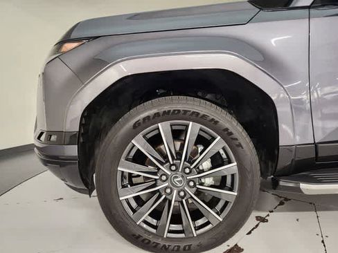 Used 2025 Lexus GX 550 w/ Accessory Package (2T) AWD/4WD image 17