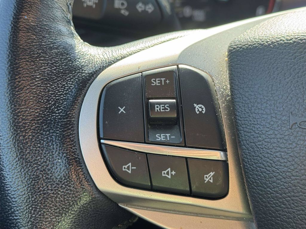 Used 2022 Ford Explorer XLT AWD/4WD image 25
