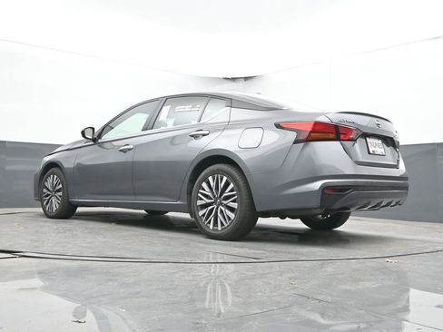 Used 2024 Nissan Altima 2.5 SV AWD/4WD image 29