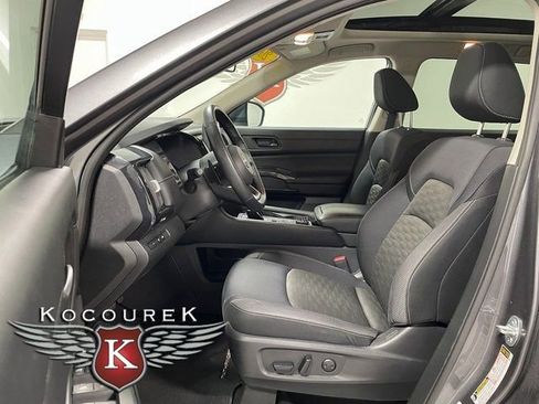 Used 2024 Nissan Pathfinder SV AWD/4WD image 11