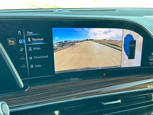 Used 2023 Cadillac Escalade ESV Premium Luxury image 17