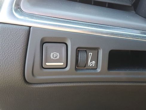 Certified 2025 Cadillac XT5 Luxury AWD/4WD image 13