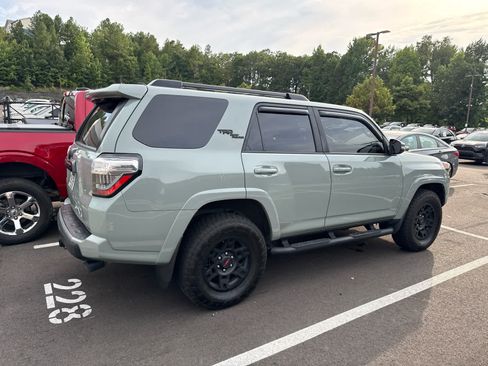 Used 2022 Toyota 4Runner TRD Off-Road Premium w/ Moonroof Package AWD/4WD image 4
