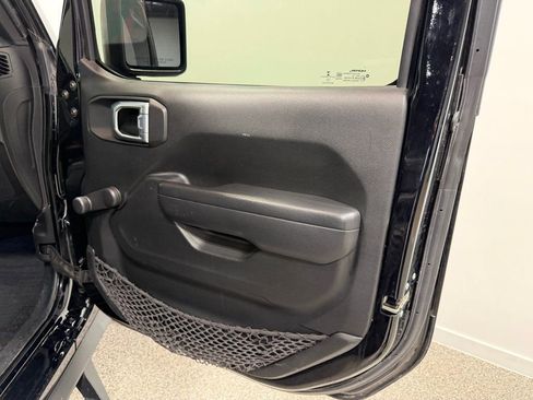 Used 2022 Jeep Wrangler Sport image 35