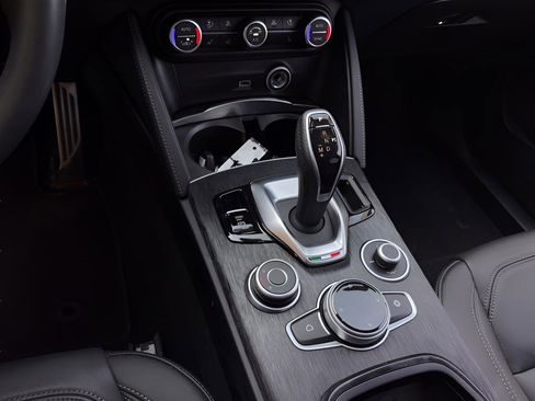 Used 2024 Alfa Romeo Stelvio Sprint image 14