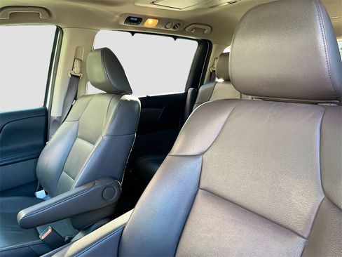 Used 2015 Honda Odyssey Touring Elite image 18