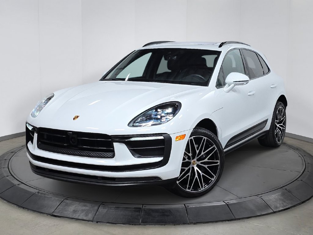 Certified 2026 Porsche Macan AWD/4WD image 1