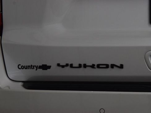Used 2024 GMC Yukon XL Denali AWD/4WD image 23