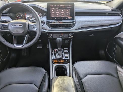 Used 2024 Jeep Compass Latitude image 10