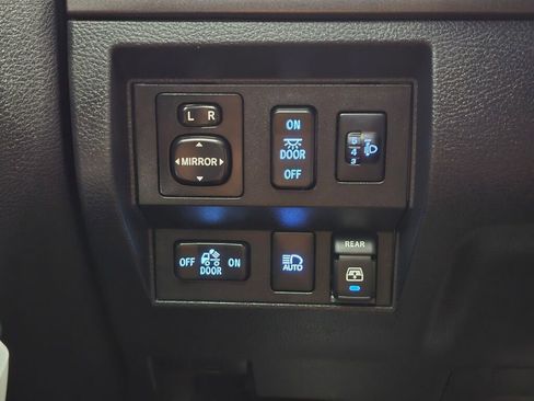 Used 2018 Toyota Tundra Limited image 28