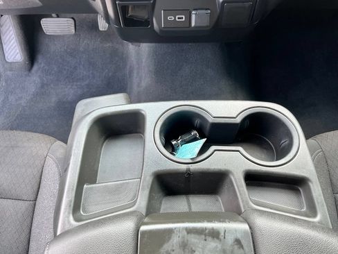 Used 2021 Chevrolet Silverado 1500 LT AWD/4WD image 17