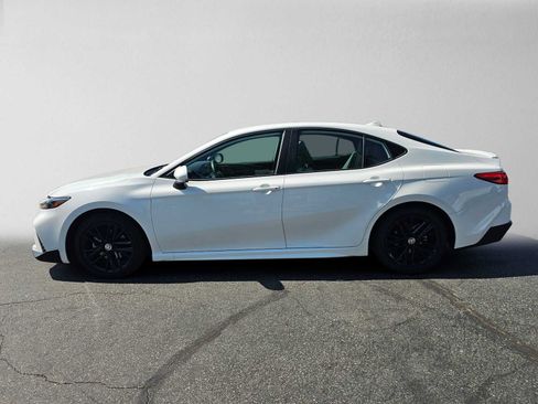 Used 2025 Toyota Camry SE w/ Convenience Package FWD image 6