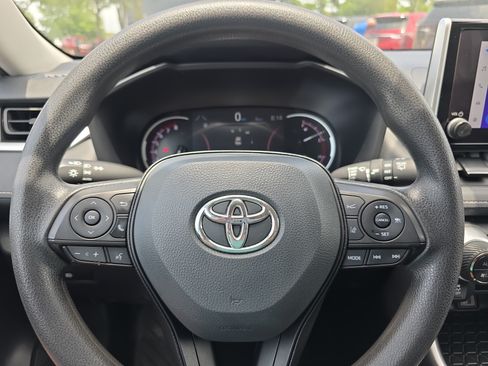 Used 2024 Toyota RAV4 XLE AWD/4WD image 18