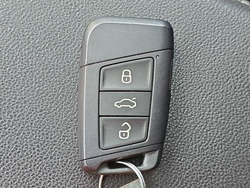 Used 2019 Volkswagen Jetta SEL Premium FWD image 13