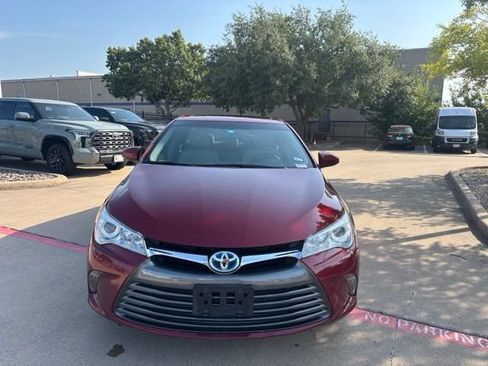 Used 2016 Toyota Camry XLE w/ Moonroof Package FWD image 2