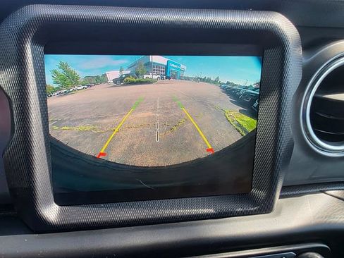 Used 2020 Jeep Wrangler Unlimited Sahara AWD/4WD image 31