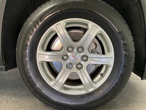 Used 2017 GMC Acadia SLE w/ LPO, Cargo Package image 26