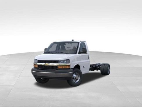 New 2026 Chevrolet Express 4500 w/ Power Convenience Package RWD image 8