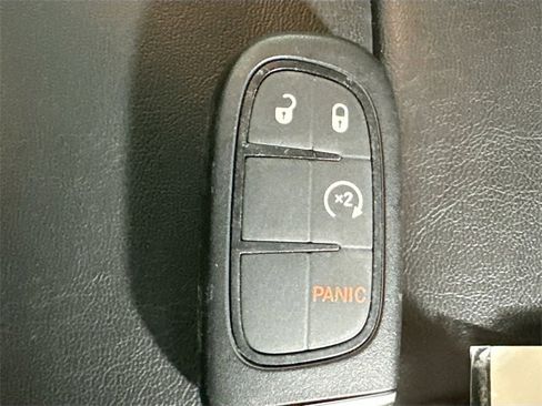 Used 2022 Jeep Cherokee Trailhawk image 16