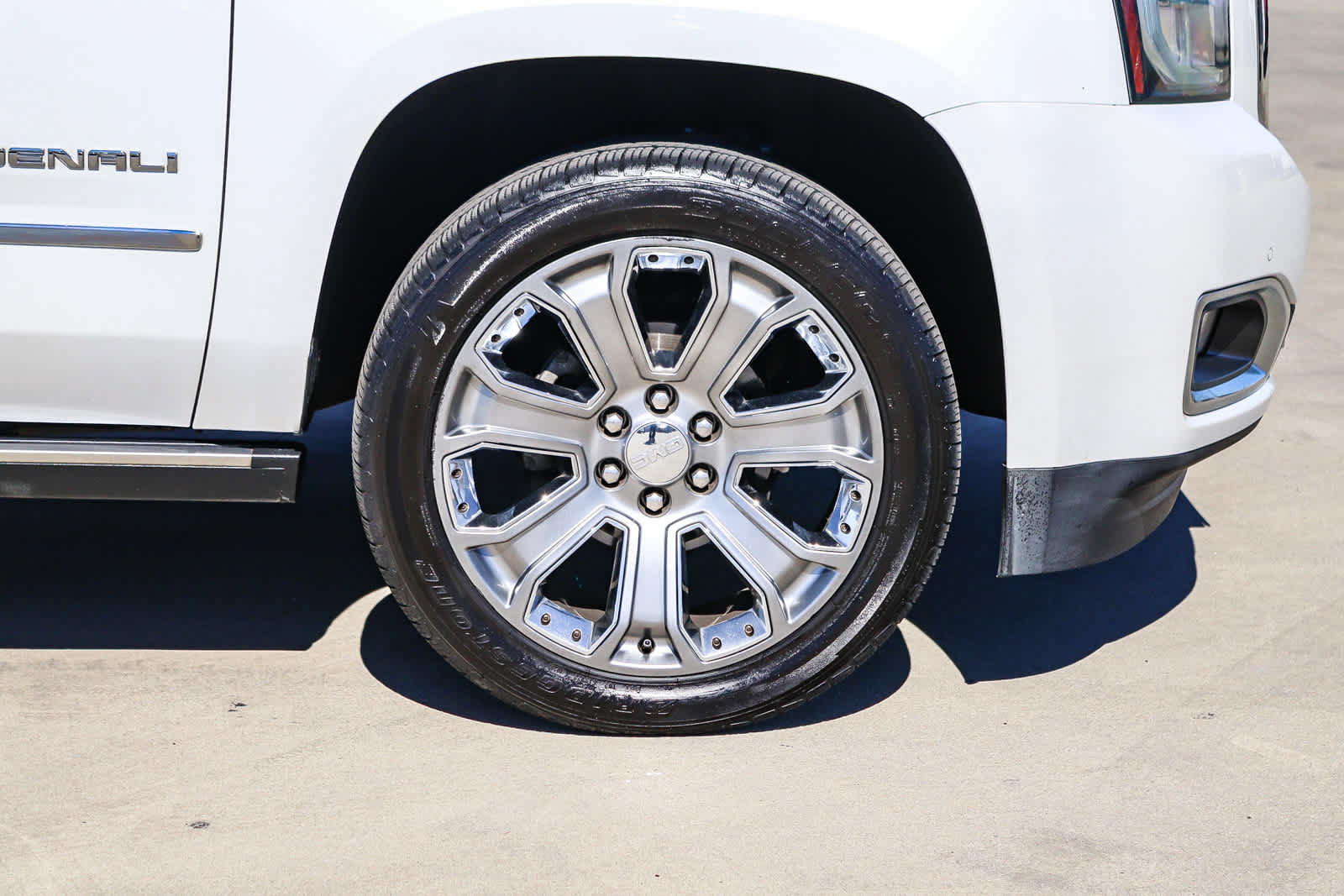 Used 2016 GMC Yukon Denali w/ Open Road Package RWD image 9