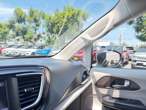 Used 2024 Chrysler Voyager LX FWD image 38