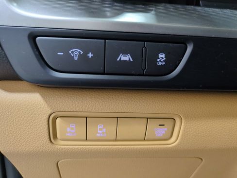 Used 2024 Kia Carnival LX FWD image 20