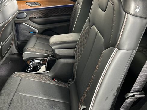 Used 2025 Jeep Grand Cherokee L Summit AWD/4WD image 17