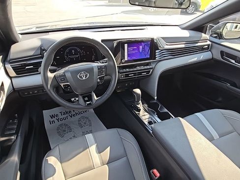 Used 2025 Toyota Camry SE image 24