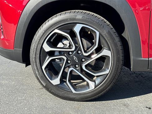 Used 2025 Chevrolet Trax RS image 5