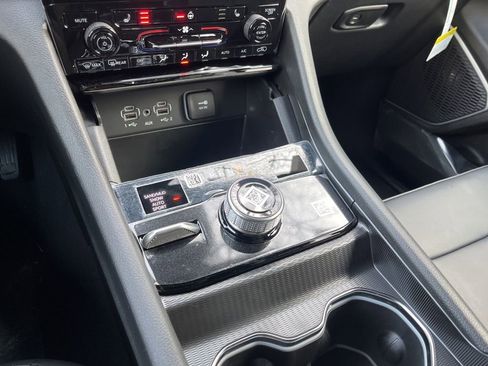 New 2025 Jeep Grand Cherokee Limited w/ Black Appearance Package image 39