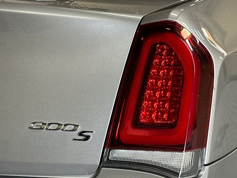 Used 2018 Chrysler 300 S RWD image 48