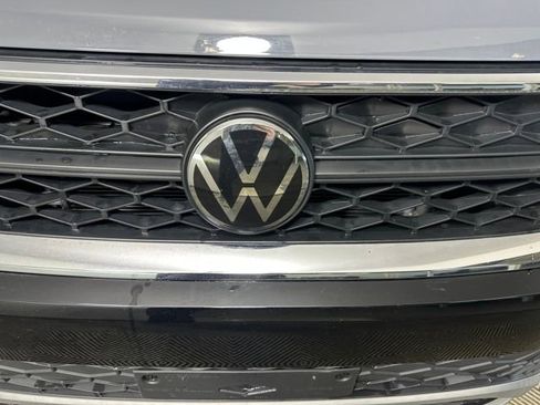 Used 2024 Volkswagen Taos SE image 9