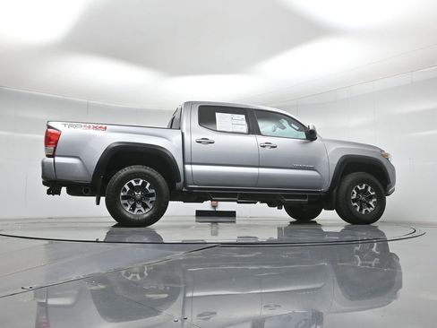 Used 2019 Toyota Tacoma TRD Off-Road w/ Technology Package AWD/4WD image 47