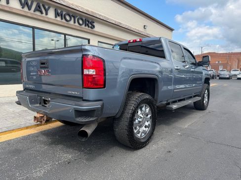 Used 2016 GMC Sierra 2500 Denali w/ Duramax Plus Package AWD/4WD image 3
