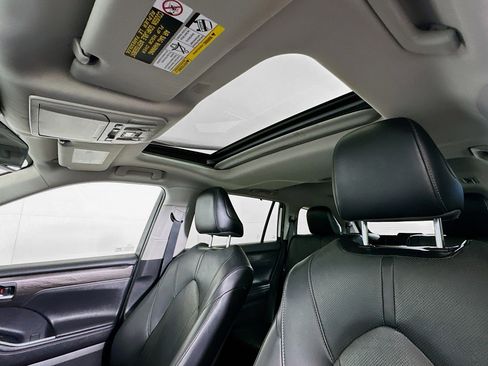Used 2020 Toyota Highlander Limited image 26