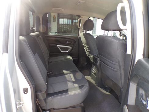 Used 2020 Nissan Titan SV w/ SV Convenience Package image 11