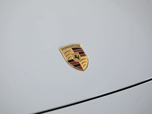 New 2026 Porsche Macan Electric RWD image 17